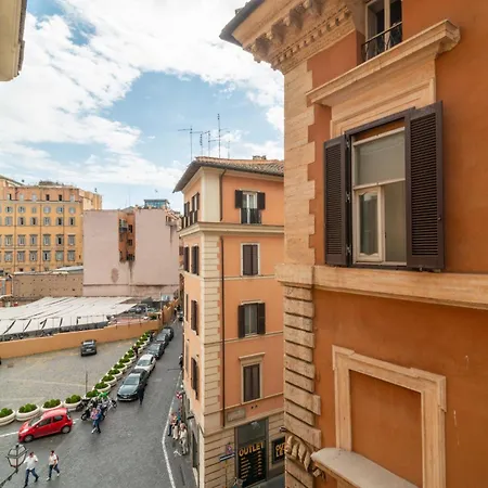 Casa Parlamento, Al Centro Di Rom