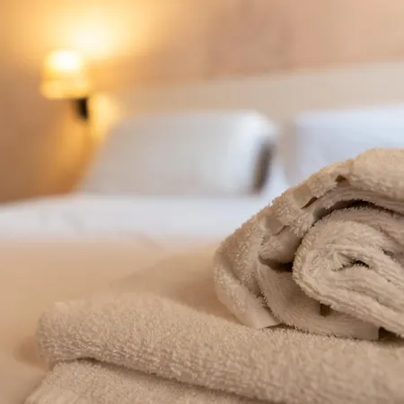 Casa Parlamento, Al Centro Di * Rom
